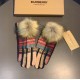 With packagingBurberry BURBERRY counter new large fox fur ball   wool gloves   fashion gloves, fall and winter warm padded lining, classic plaid, on the hand super comfortable and soft,   versatile! average size