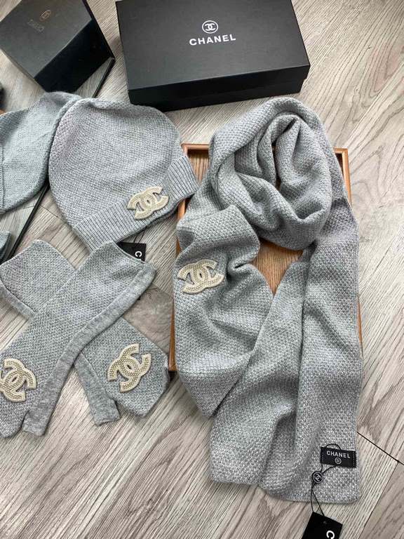 C family. [Wool suit hat  scarf  gloves three-piece set] classic suit hat! Warm and super comfortable ~ winter Miss ageing artifacts Oh ~ this winter you are missing such a set of suit hat la ~ and warm and stylish! Men'