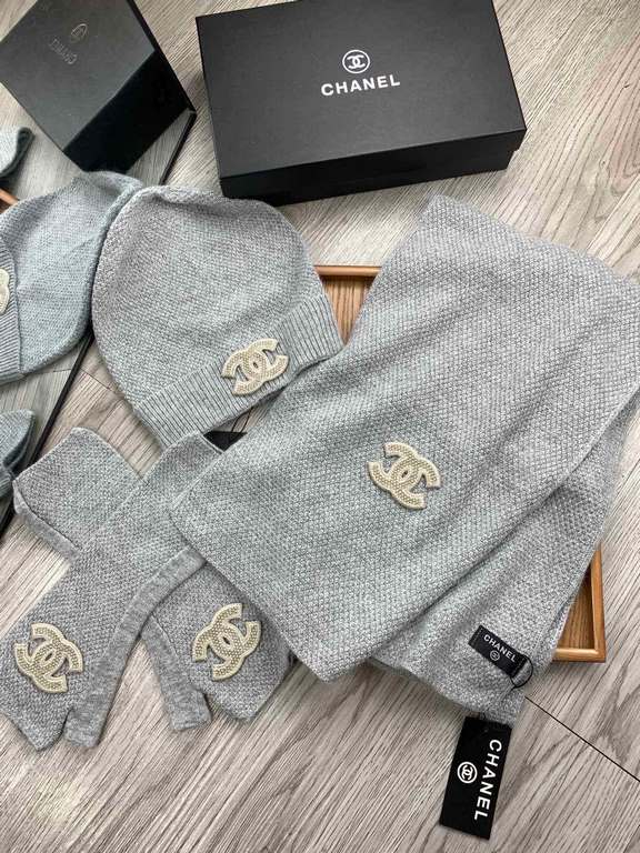 C family. [Wool suit hat  scarf  gloves three-piece set] classic suit hat! Warm and super comfortable ~ winter Miss ageing artifacts Oh ~ this winter you are missing such a set of suit hat la ~ and warm and stylish! Men'