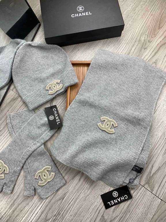 C family. [Wool suit hat  scarf  gloves three-piece set] classic suit hat! Warm and super comfortable ~ winter Miss ageing artifacts Oh ~ this winter you are missing such a set of suit hat la ~ and warm and stylish! Men'