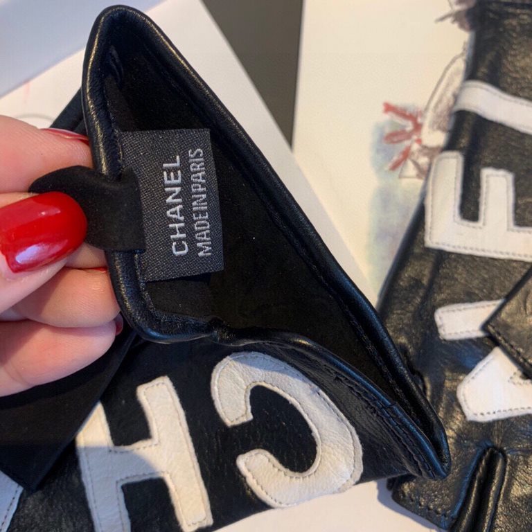 Chanel fall and winter new women's gloves official website synchronization    imported sheepskin leather ultra-thin soft and comfortable lining silk lining Size M L