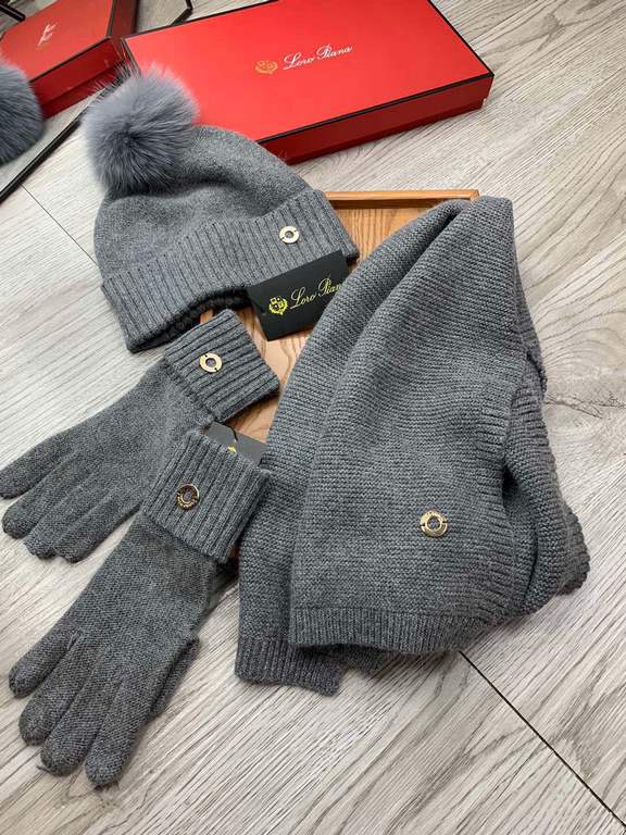 LP. [Three-piece wool suit fox hair hat  scarf  gloves] classic set of hats! Warm and super comfortable ~ winter Miss ageing artifacts Oh ~ this winter you are missing such a set of suit hat la ~ and warm and fashionable