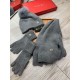 LP. [Three-piece wool suit fox hair hat  scarf  gloves] classic set of hats! Warm and super comfortable ~ winter Miss ageing artifacts Oh ~ this winter you are missing such a set of suit hat la ~ and warm and fashionable