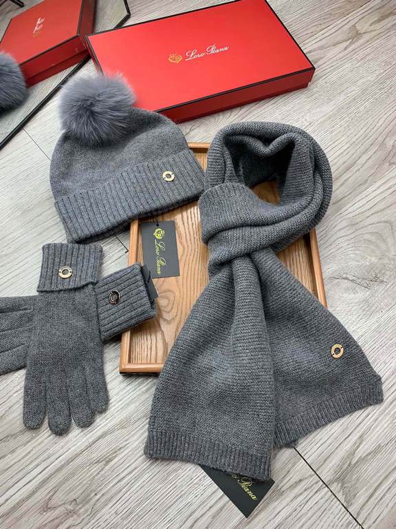 LP. [Three-piece wool suit fox hair hat  scarf  gloves] classic set of hats! Warm and super comfortable ~ winter Miss ageing artifacts Oh ~ this winter you are missing such a set of suit hat la ~ and warm and fashionable