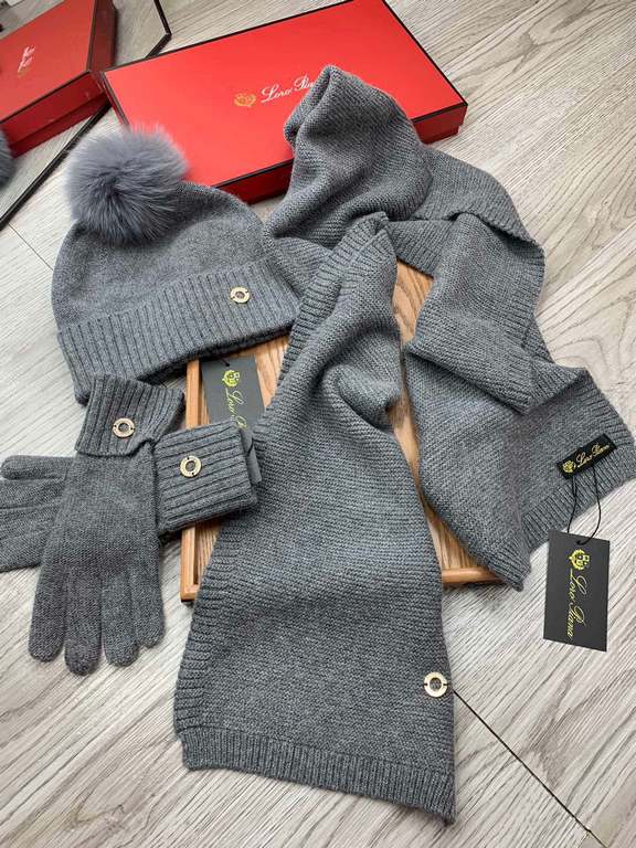 LP. [Three-piece wool suit fox hair hat  scarf  gloves] classic set of hats! Warm and super comfortable ~ winter Miss ageing artifacts Oh ~ this winter you are missing such a set of suit hat la ~ and warm and fashionable