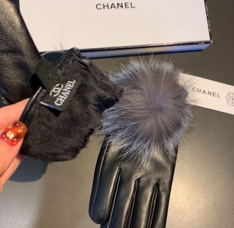 With packaging Chanel Chanel 2022 fall and winter large fox fur ball touch screen gloves   goddesses set of beauty must have   single product, beautiful   worth comparing    the same paragraph of different quality, kill 