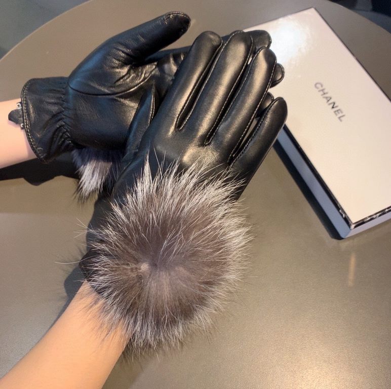 With packaging Chanel Chanel 2022 fall and winter large fox fur ball touch screen gloves   goddesses set of beauty must have   single product, beautiful   worth comparing    the same paragraph of different quality, kill 