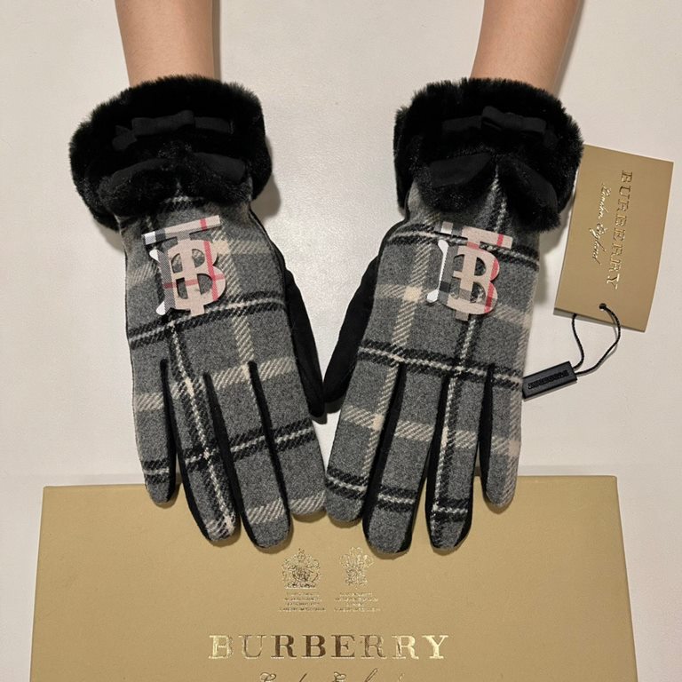 P with packaging, Burberry BURBERRY counter new wool touch screen gloves fashion gloves, fall and winter warm padded lining, classic plaid, super comfortable and soft on the hand, versatile average code