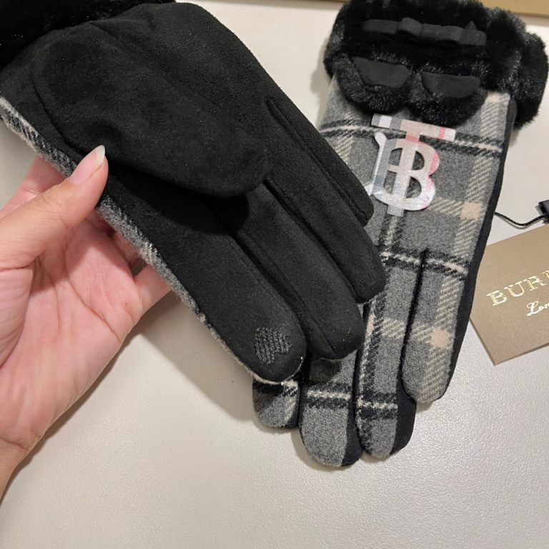 P with packaging, Burberry BURBERRY counter new wool touch screen gloves fashion gloves, fall and winter warm padded lining, classic plaid, super comfortable and soft on the hand, versatile average code