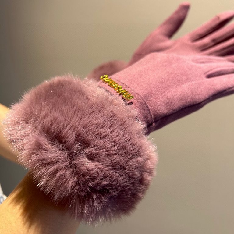 Miu Miu 2023 fall and winter lazy rabbit hair wool gloves   worth comparing     the same paragraph of different quality, kill the market poor product, wool ten lazy rabbit hair lining padded   classic but not fashionable