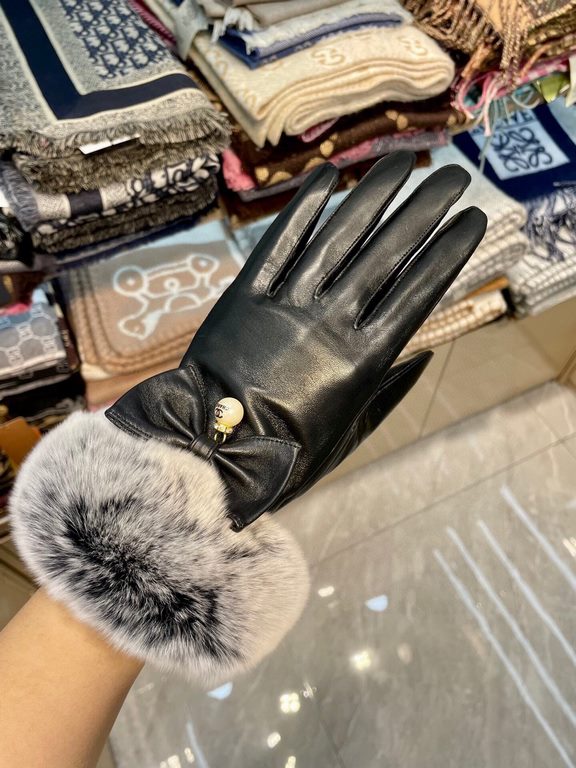 New exclusive first Chanel Chanel ladies new high-grade sheepskin gloves    Goddess preferred can not miss      First-grade sheepskin Leather fine and soft cashmere lining to keep warm better Goddesses set of the United 