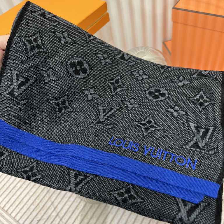 Men's Benefits The 3D Monogram Scarf is a modern, color-blocked take on Louis Vuitton's classic elements, knitted with the finest craftsmanship. Pair it with the matching knit cap and touchscreen gloves for a harmonious 