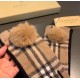 PackagingBurberry BURBERRY counter new wool gloves, fashion gloves, fall and winter warm padded lining, classic plaid, on the hand super comfortable and soft, versatile! Average size