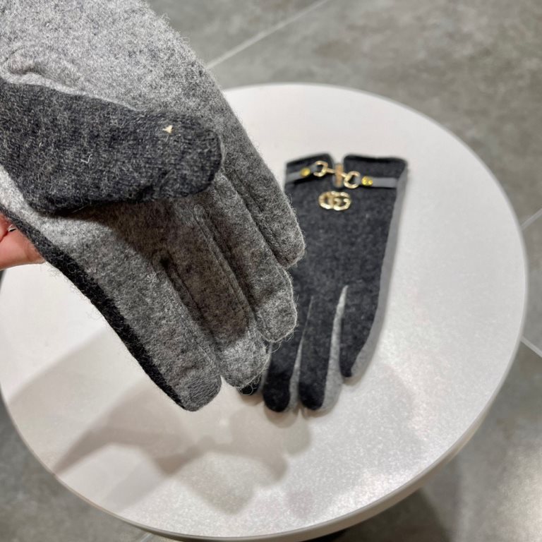 GUCCI Gucci Counter new wool gloves, fashion gloves, fall and winter warm padded lining, noblewomen and celebrities super customized, on the hand super comfortable and soft, versatile! Average size