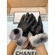 Chanel's latest embroidered double C logo Leather imported Essex skin Spiked with top-white goatskin  lazy rabbit   hair, the feel is softer and more delicate sticky greasy skin-friendly, better warmth of the natural dye