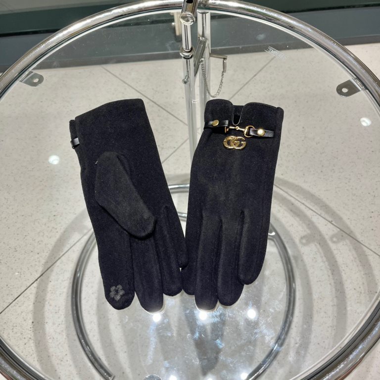 GUCCI Gucci Counter new wool touch screen gloves, haute couture   fashion gloves, fall and winter warm padded lining, celebrity must-have fashion gloves,  on the hands of ultra-comfortable soft and versatile! average siz