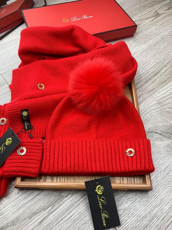 LP. [Three-piece wool suit fox hair hat  scarf  gloves] classic set of hats! Warm and super comfortable ~ winter Miss ageing artifacts Oh ~ this winter you are missing such a set of suit hat la ~ and warm and fashionable