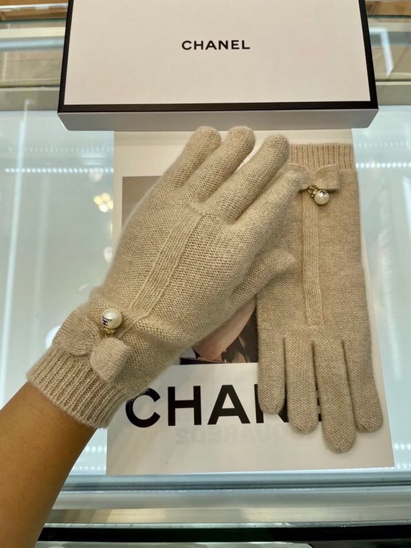 Chanel new cashmere knitted gloves   100% cashmere on the hand that is warm   This section uses natural high-quality cashmere soft warm and comfortable 7GG double yarn handmade horizontal machine flat knitting handmade n