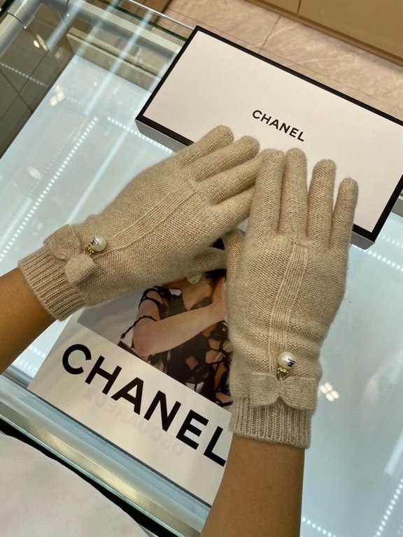 Chanel new cashmere knitted gloves   100% cashmere on the hand that is warm   This section uses natural high-quality cashmere soft warm and comfortable 7GG double yarn handmade horizontal machine flat knitting handmade n