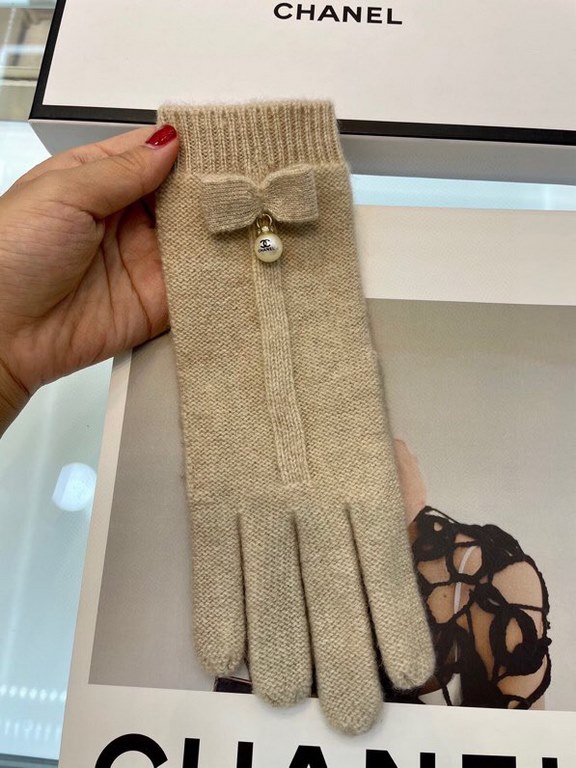 Chanel new cashmere knitted gloves   100% cashmere on the hand that is warm   This section uses natural high-quality cashmere soft warm and comfortable 7GG double yarn handmade horizontal machine flat knitting handmade n