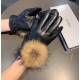 With packaging Chanel Chanel 2022 fall and winter large fox fur ball touch screen gloves   goddesses set of beauty must have   single product, beautiful   worth comparing    the same paragraph of different quality, kill 