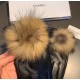 With packaging Chanel Chanel 2022 fall and winter large fox fur ball touch screen gloves   goddesses set of beauty must have   single product, beautiful   worth comparing    the same paragraph of different quality, kill 