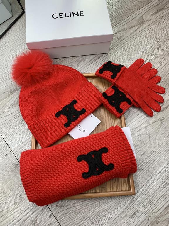 . Celine. [three-piece wool suit fox hair hat  scarf  gloves] classic suit hat! Warm and super comfortable ~ winter Miss ageing artifacts Oh ~ this winter you are just short of such a set of suit hat la ~ and warm and st