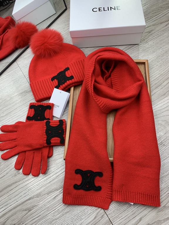 . Celine. [three-piece wool suit fox hair hat  scarf  gloves] classic suit hat! Warm and super comfortable ~ winter Miss ageing artifacts Oh ~ this winter you are just short of such a set of suit hat la ~ and warm and st