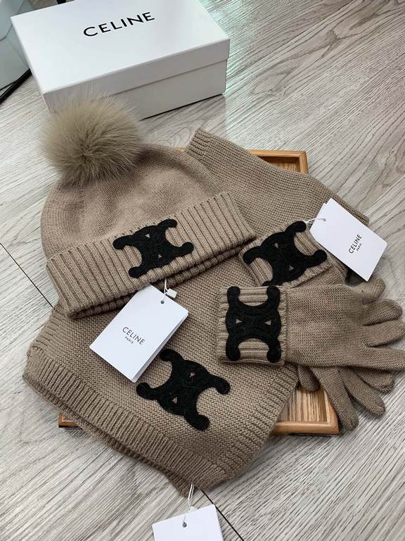 Celine. [Three-piece wool suit fox hair hat  scarf  gloves] classic suit hat! Warm and super comfortable ~ winter Miss ageing artifacts Oh ~ this winter you are missing such a set of suit hat la ~ and warm and stylish! M