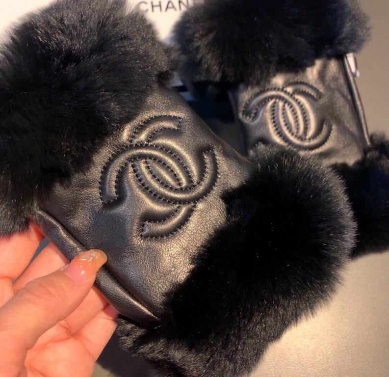 With packagingChanel Chanel 2022 fall and winter lazy rabbit hair sheep finger sheepskin gloves   worth comparing     the same paragraph of different quality, kill the market poor product, imported first-class sheepskin 