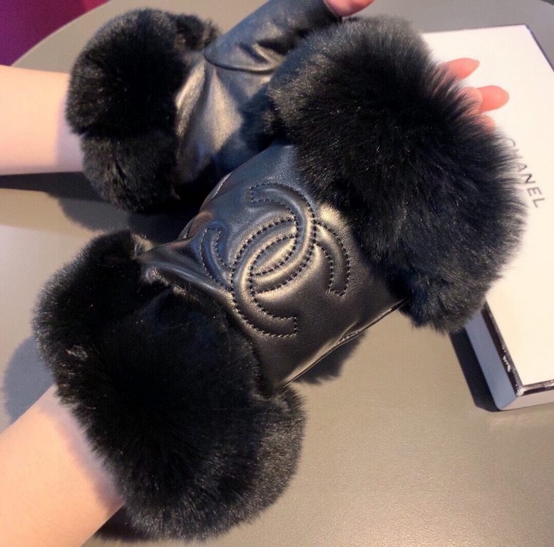 With packagingChanel Chanel 2022 fall and winter lazy rabbit hair sheep finger sheepskin gloves   worth comparing     the same paragraph of different quality, kill the market poor product, imported first-class sheepskin 