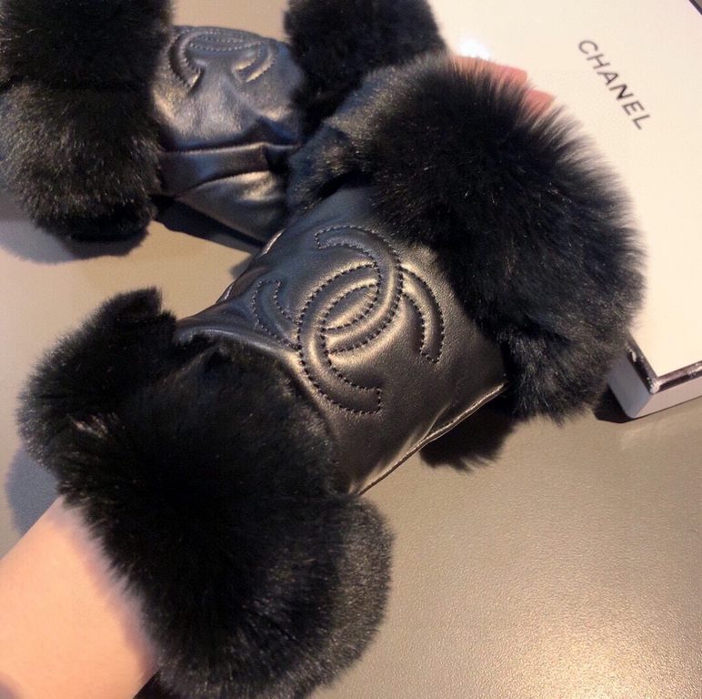 With packagingChanel Chanel 2022 fall and winter lazy rabbit hair sheep finger sheepskin gloves   worth comparing     the same paragraph of different quality, kill the market poor product, imported first-class sheepskin 