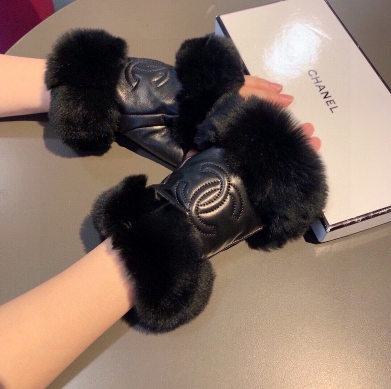 With packagingChanel Chanel 2022 fall and winter lazy rabbit hair sheep finger sheepskin gloves   worth comparing     the same paragraph of different quality, kill the market poor product, imported first-class sheepskin 