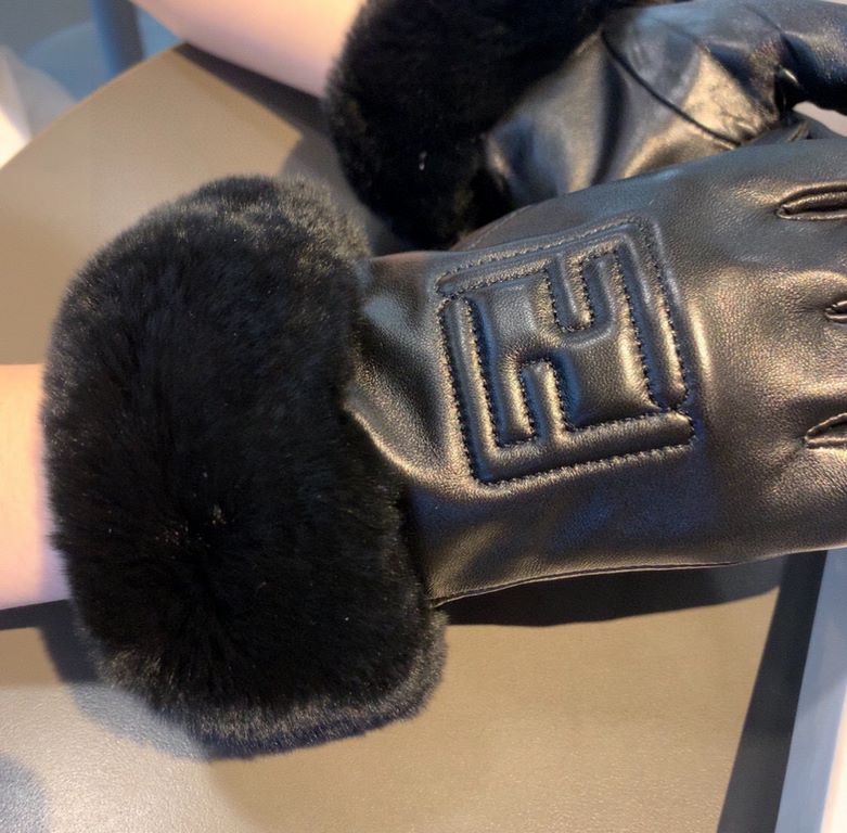 .Fendi FENDI  2022 fall and winter lazy rabbit hair sheepskin embroidered gloves   cell phone touch screen, worth comparing     the same paragraph of different quality, kill the market poor products, imported first-class