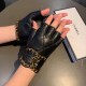 Matching packaging runChanel Chanel 2022 large double C chain fall and winter short   biker   gloves   beautiful drops   worth comparing     the same paragraph of different qualities, kill the market poor products, impor