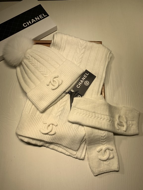 C family. [Three-piece wool suit fox hair hat  scarf  gloves] classic suit hat! Warm and super comfortable ~ winter Miss ageing artifacts Oh ~ this winter you are missing such a set of suit hat la ~ and warm and stylish!