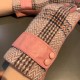 With packaging run2022 new Chanel Chanel counter new wool gloves, fashion gloves, fall and winter warm padded lining, on the hand super comfortable and soft, versatile! average size