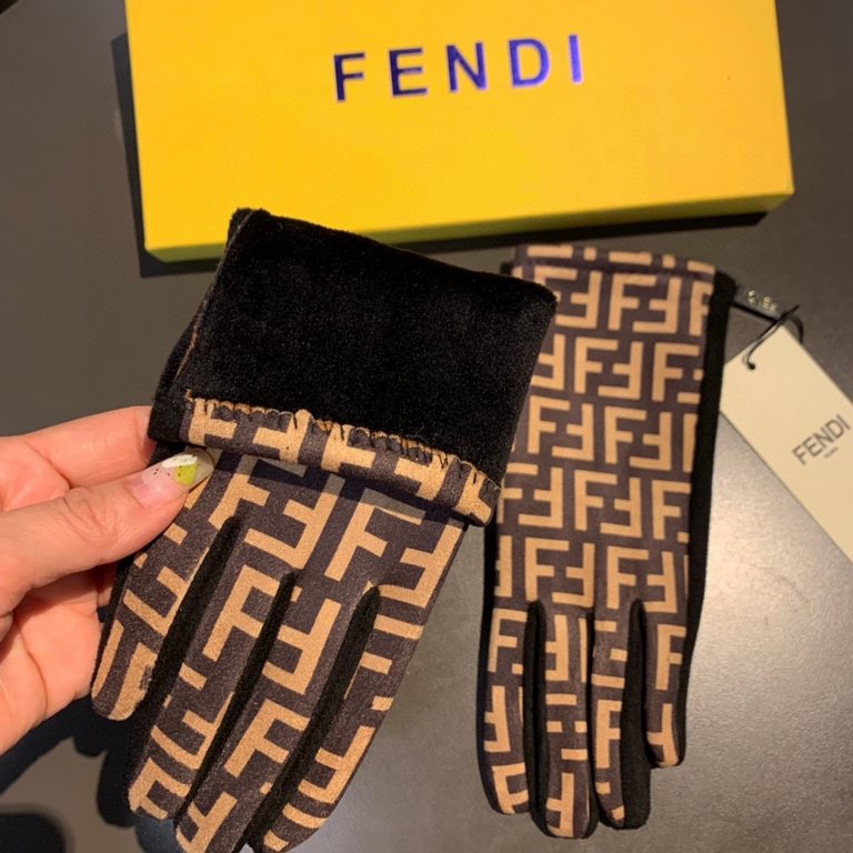 runFendi FENDI  2022 fall and winter cashmere gloves worth comparing     the same paragraph of different quality, kill the market poor product,   classic but not fashionable paragraph . Like can get started, this quality