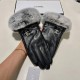 Chanel Chanel fall and winter lazy rabbit hair sheepskin   gloves   cell phone touch screen, worth comparing     the same paragraph of different qualities, kill the market poor product, imported a first-class sheepskin  