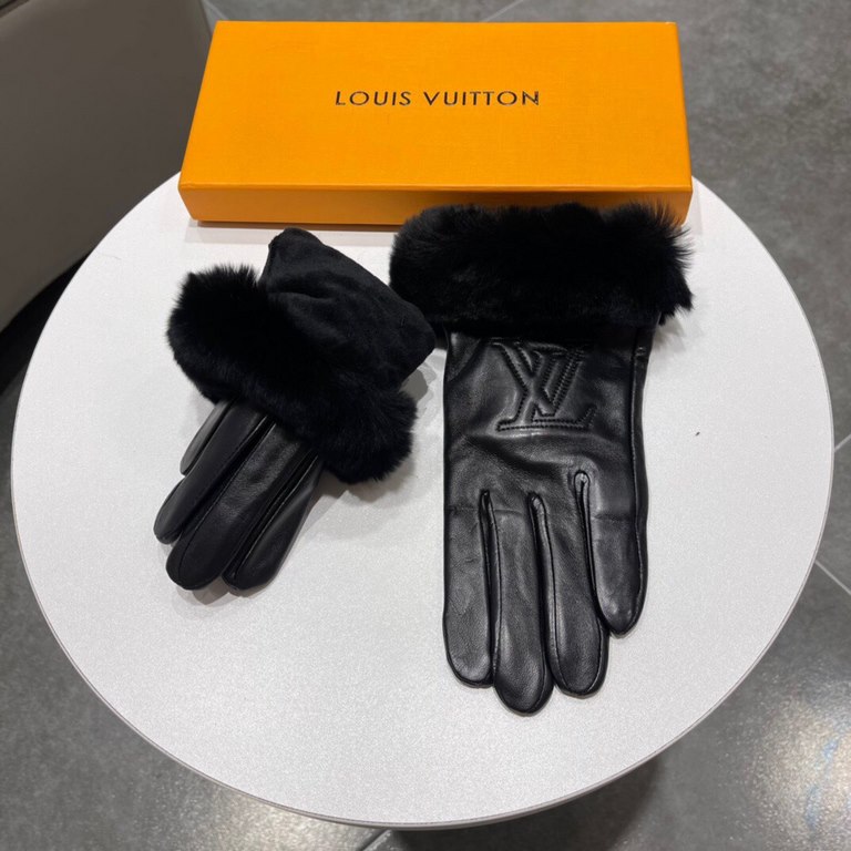 LV Louis Vuitton LV winter lazy rabbit hair sheepskin gloves   cell phone touch screen, worth comparing     the same paragraph of different qualities, kill the market poor products, imported first-class sheepskin  lazy r