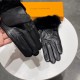 LV Louis Vuitton LV winter lazy rabbit hair sheepskin gloves   cell phone touch screen, worth comparing     the same paragraph of different qualities, kill the market poor products, imported first-class sheepskin  lazy r