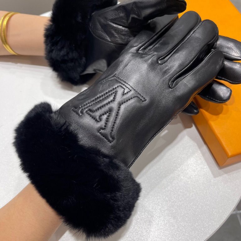 LV Louis Vuitton LV winter lazy rabbit hair sheepskin gloves   cell phone touch screen, worth comparing     the same paragraph of different qualities, kill the market poor products, imported first-class sheepskin  lazy r