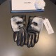 Chanel Chanel 2022  fall and winter lazy rabbit hair sheepskin gloves   mobile touch screen, worth comparing    the same paragraph different quality, kill the market poor product, imported a first-class sheepskin  lazy r