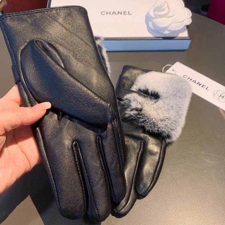 Chanel Chanel 2022  fall and winter lazy rabbit hair sheepskin gloves   mobile touch screen, worth comparing    the same paragraph different quality, kill the market poor product, imported a first-class sheepskin  lazy r