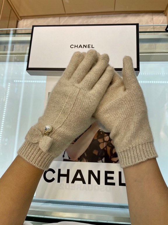 Chanel new cashmere knitted gloves   100% cashmere on the hand that is warm   This section uses natural high-quality cashmere soft warm and comfortable 7GG double yarn handmade horizontal machine flat knitting handmade n