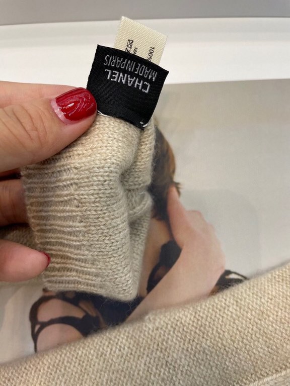 Chanel new cashmere knitted gloves   100% cashmere on the hand that is warm   This section uses natural high-quality cashmere soft warm and comfortable 7GG double yarn handmade horizontal machine flat knitting handmade n