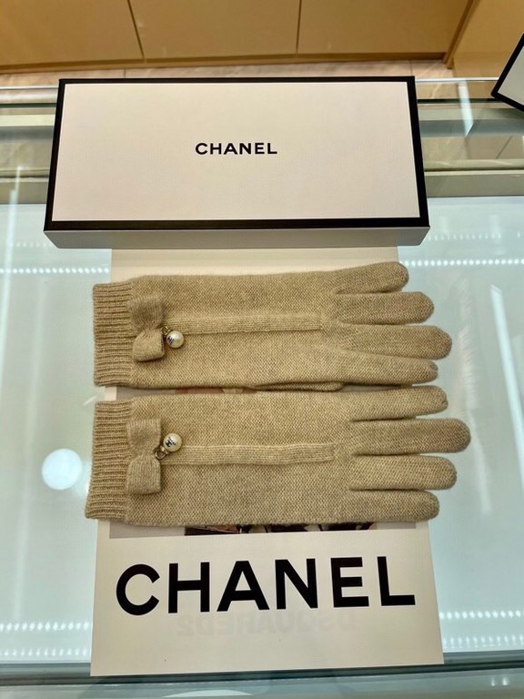 Chanel new cashmere knitted gloves   100% cashmere on the hand that is warm   This section uses natural high-quality cashmere soft warm and comfortable 7GG double yarn handmade horizontal machine flat knitting handmade n