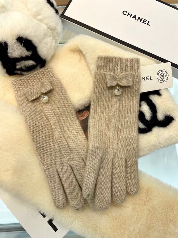 Chanel new cashmere knitted gloves   100% cashmere on the hand that is warm   This section uses natural high-quality cashmere soft warm and comfortable 7GG double yarn handmade horizontal machine flat knitting handmade n