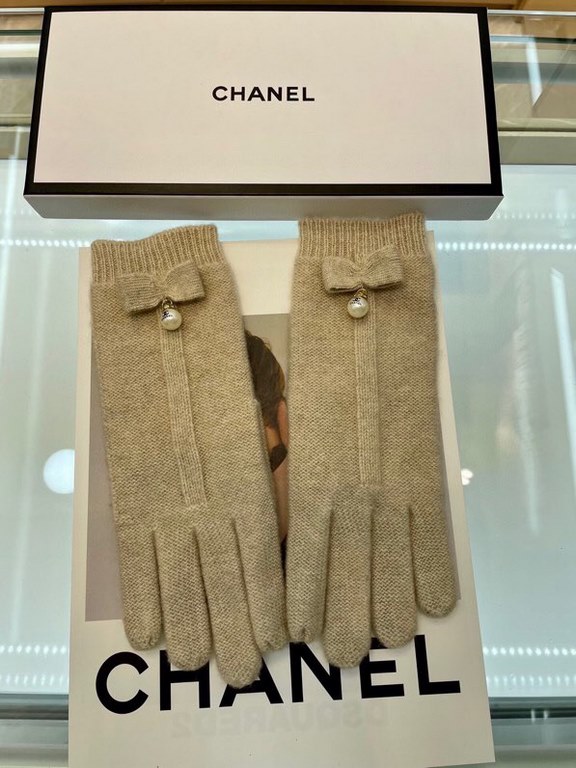 Chanel new cashmere knitted gloves   100% cashmere on the hand that is warm   This section uses natural high-quality cashmere soft warm and comfortable 7GG double yarn handmade horizontal machine flat knitting handmade n