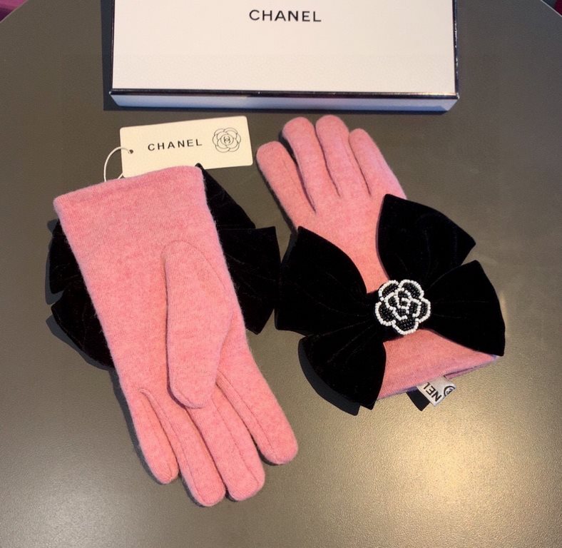 With boxChanel Chanel counter new wool gloves, beaded camellia   big bow   fashion gloves, fall and winter warm padded lining, super coy bow  , on the hand super comfortable and soft, versatile! average size